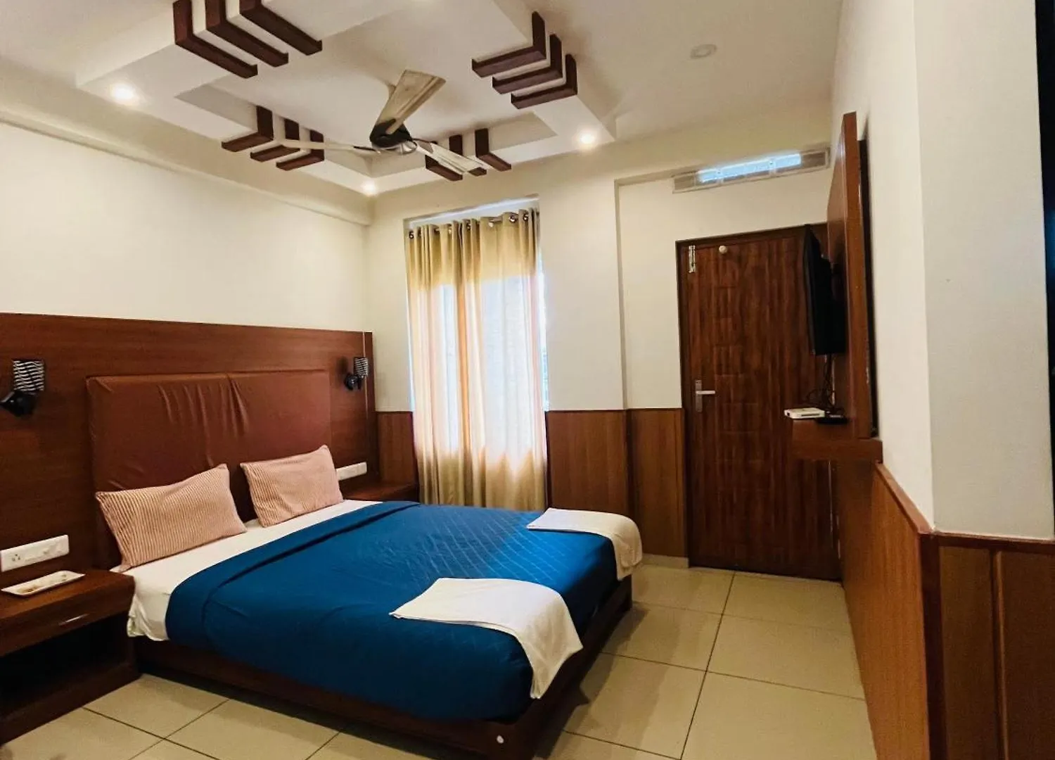 White Portico Villa Thekkady