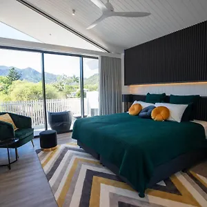  Holiday home Dacha On Maggie No#1 Opulent And Luxurious Australia